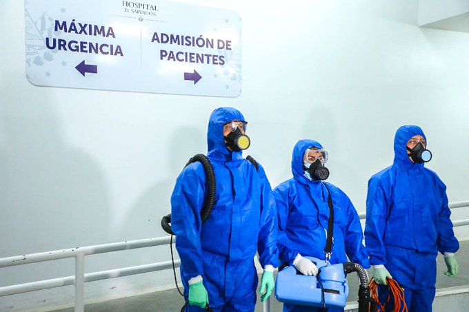 Salud desinfecta hoy la fachada y área de máxima urgencia del Hospital El Salvador salud-desinfecta-hoy-la-fachada-y-area-de-maxima-urgencia-del-hospital-el-salvador